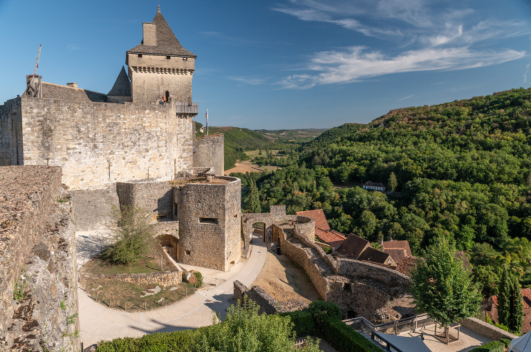 Visiting Neuchâtel along the Dordogne 